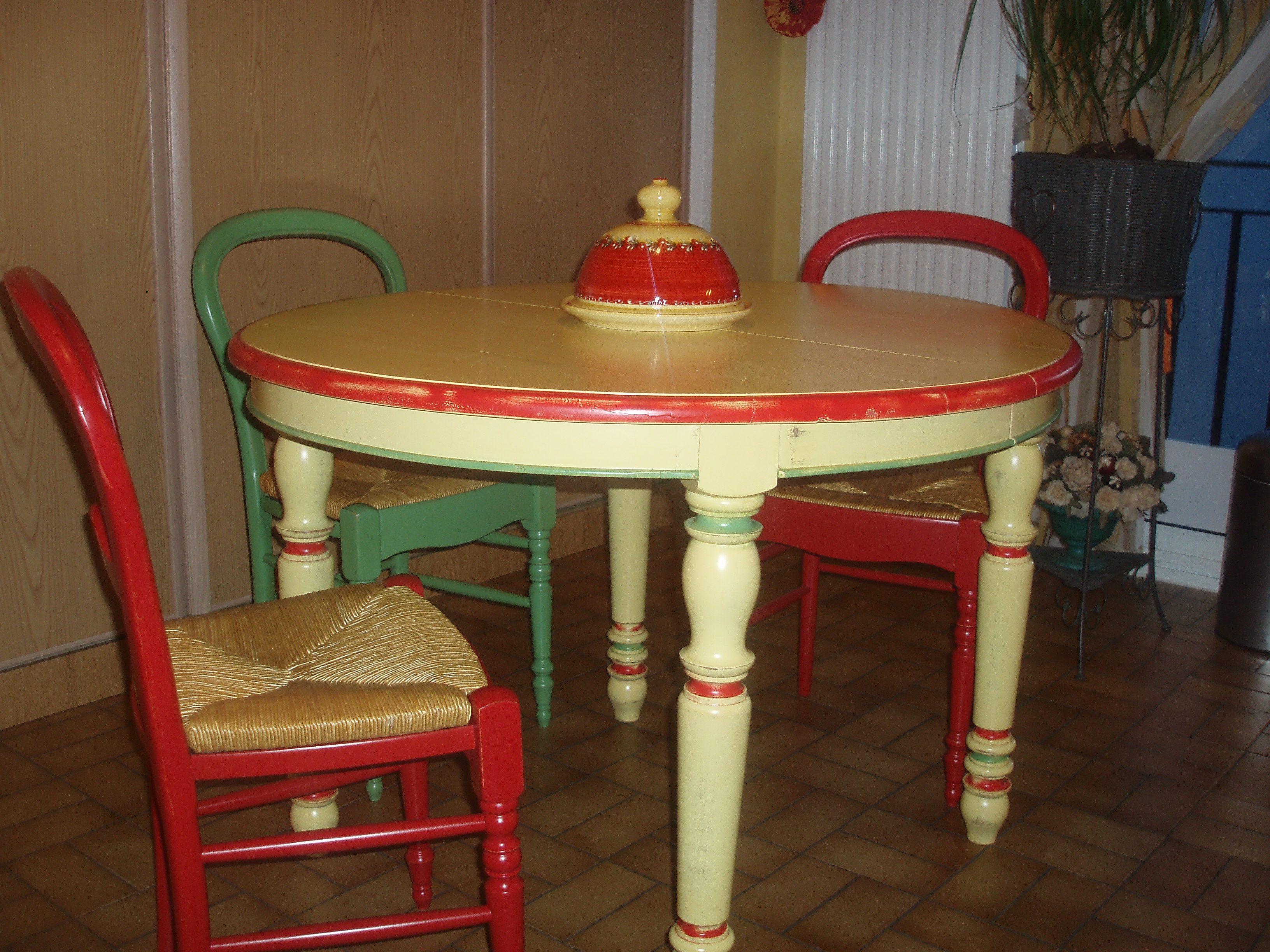table et chaise hêtre laque comme la céramique 