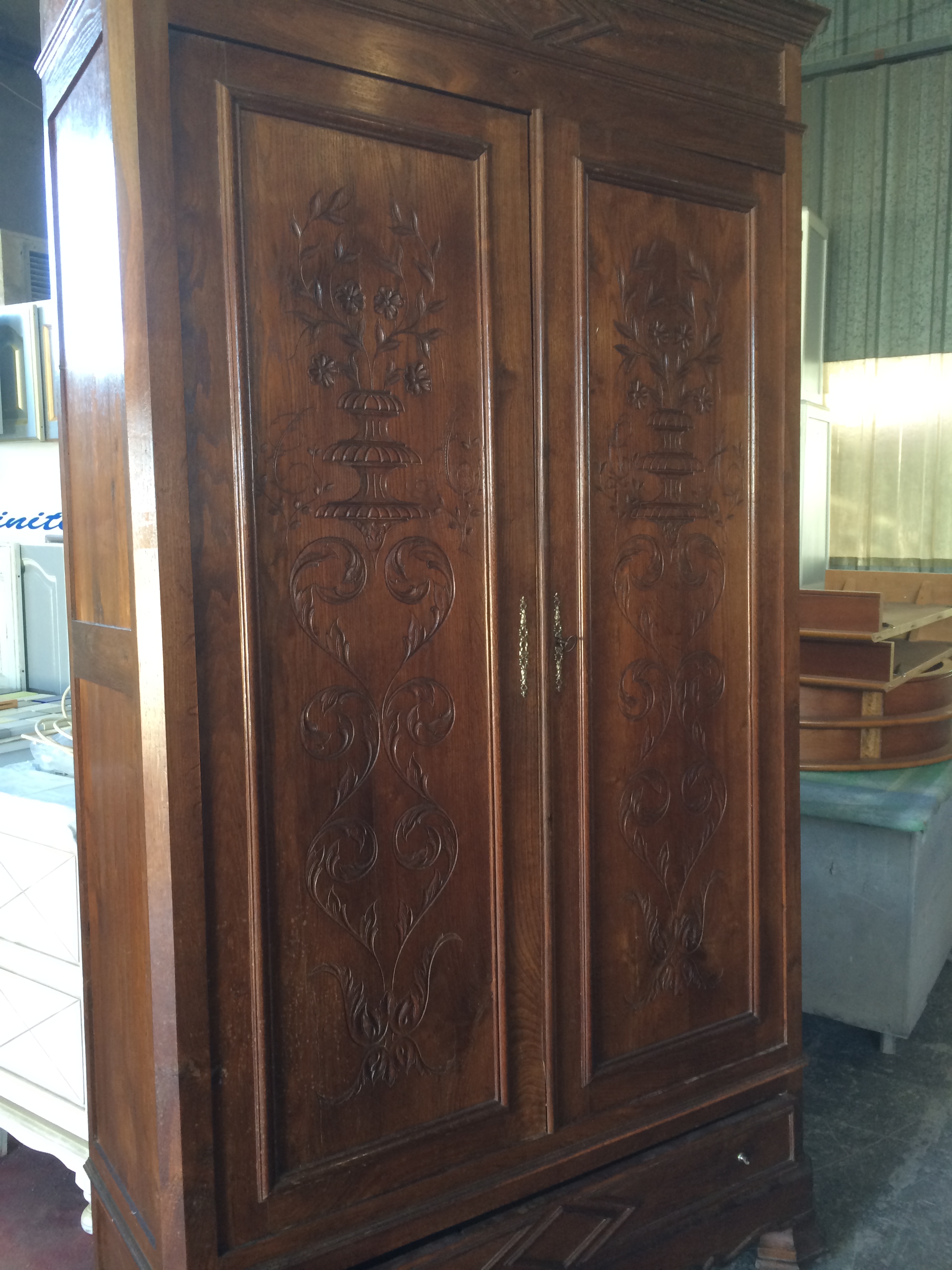 armoire noyer cirée noyer foncé