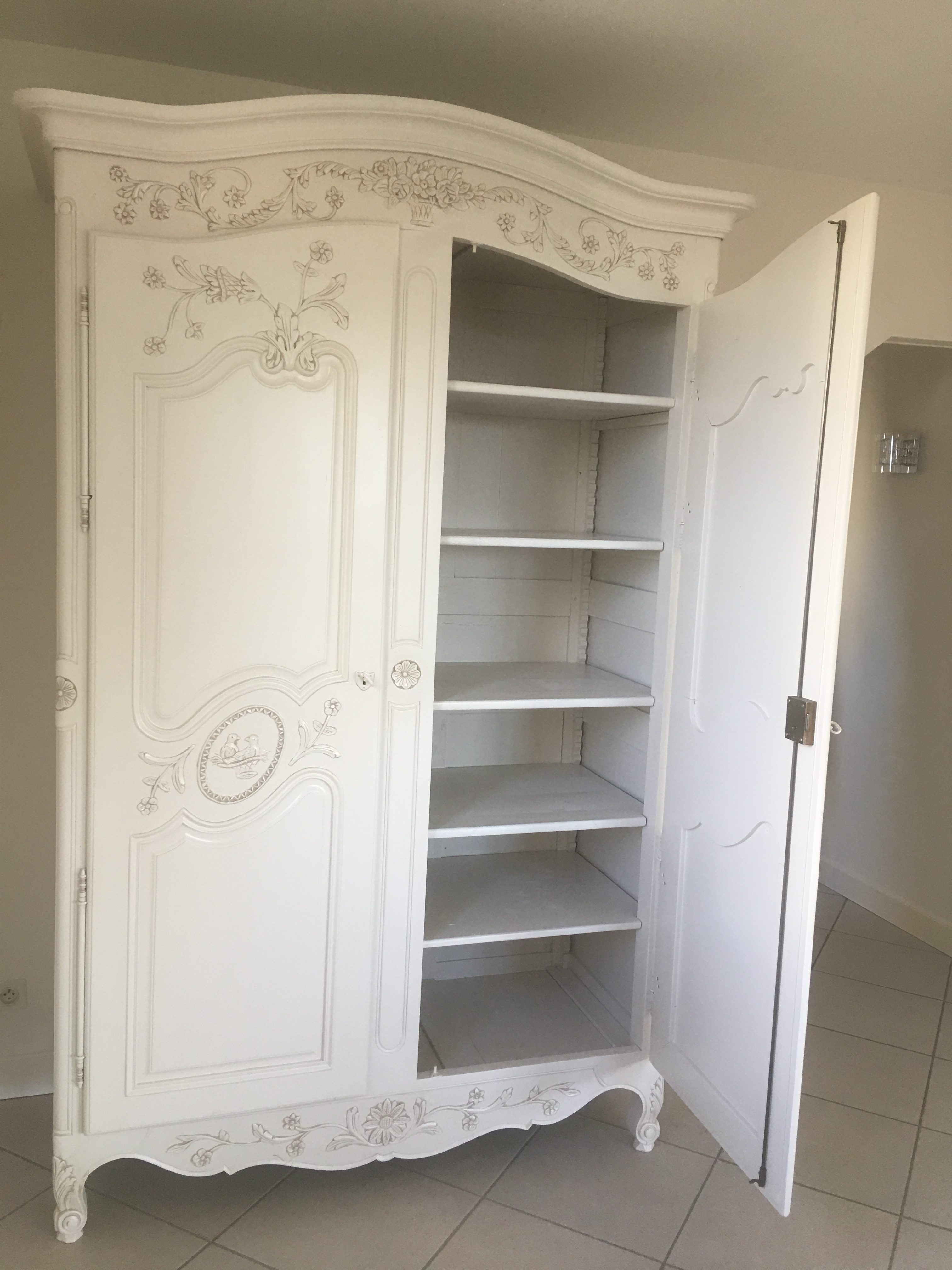 zoom  intérieur armoire merisier 2 portes laque ivoire clair