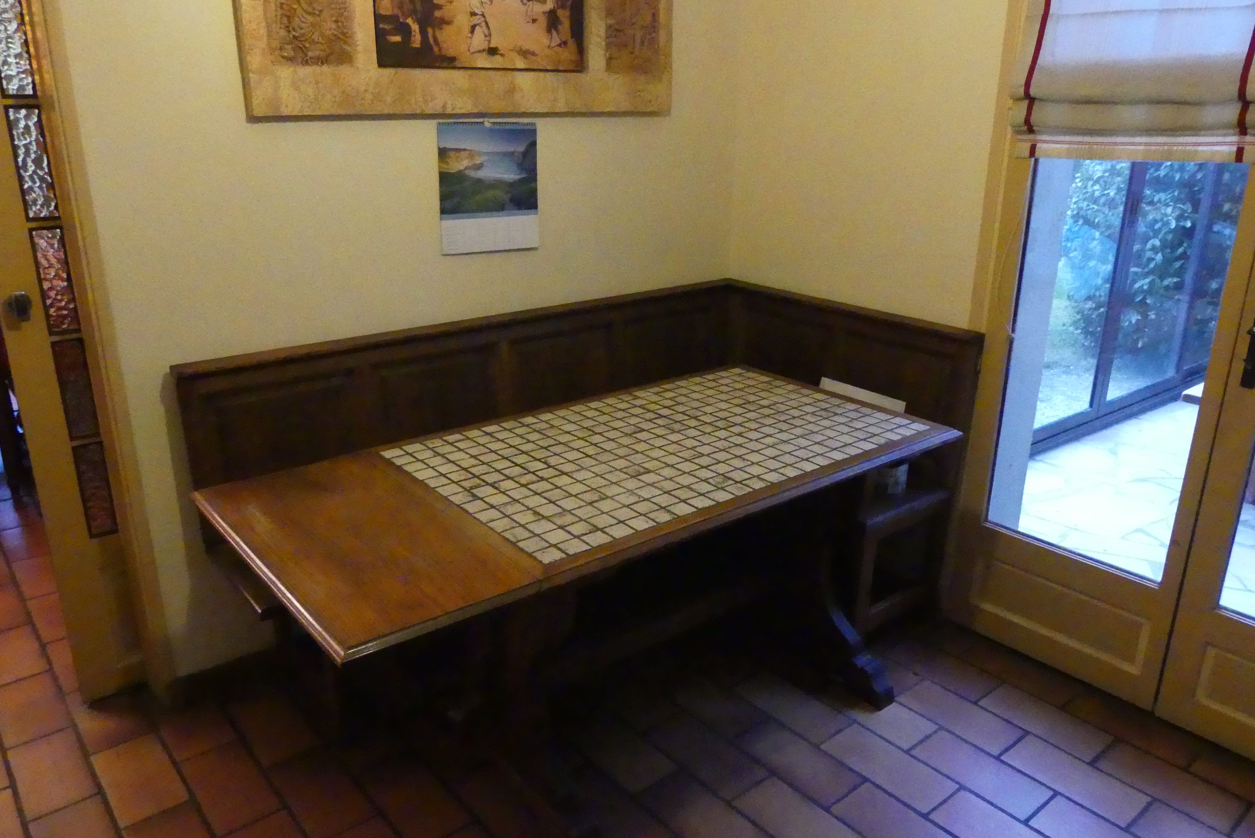 Table et banc de cuisine acajou teintés chêne fonçés Table et banc de cuisine acajou teintés chêne fonçés